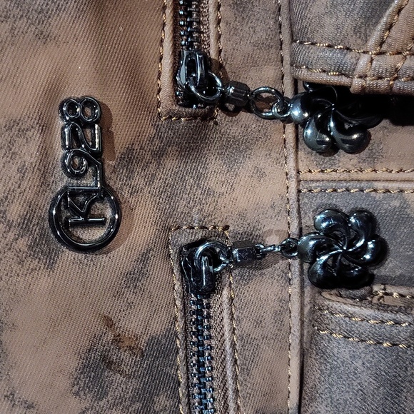 KL928 Crossbody Bag - Picture 6 of 16